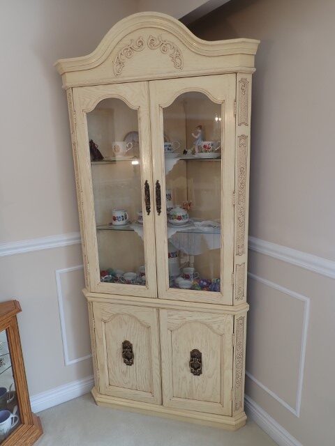 Ontario Auction - Hegedeus - Burlington | Vintage Italian Corner Cabinet