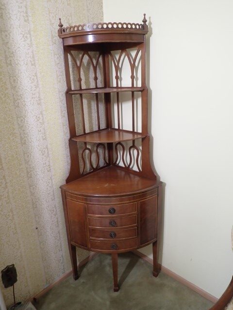 Ontario Auction | Vintage Corner Shelf | Estate of Kathleen Taylor Auction